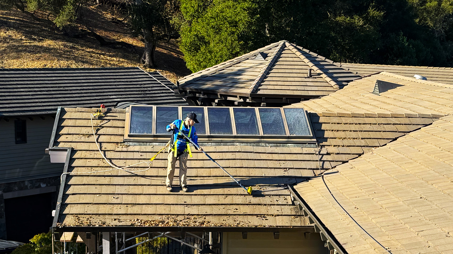 roof and gutter cleaning company in dublin california