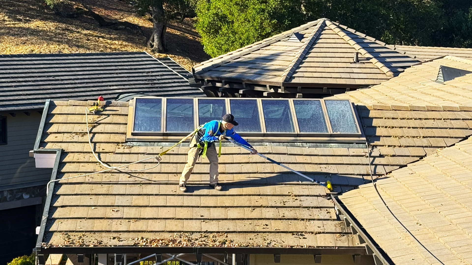 roof and gutter cleaning company in the bay area